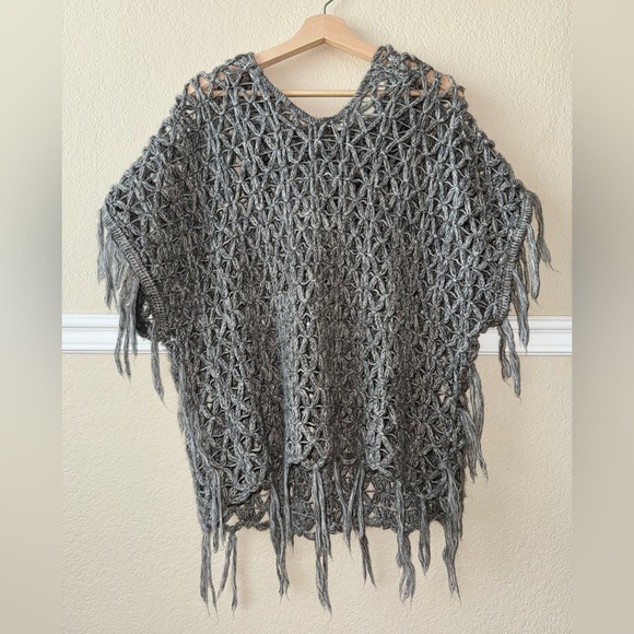 Dylan Mohair Blend Boho Open Knit Fringe Short Sleeve Poncho Hood Sweater Gray M - Picture 2 of 8